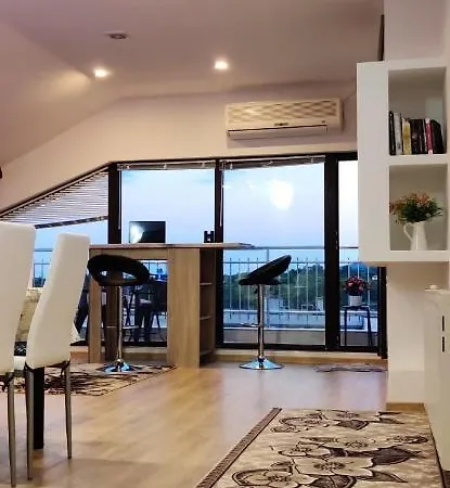Appartement 7 *
